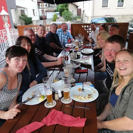 בית הארחה Gasthaus Hirsch 2*