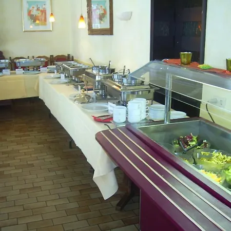 Hirsch Guest house 2*