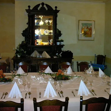 בית הארחה Gasthaus Hirsch 2*